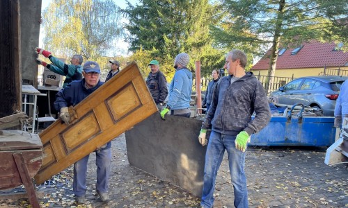 Úklid farní stodoly