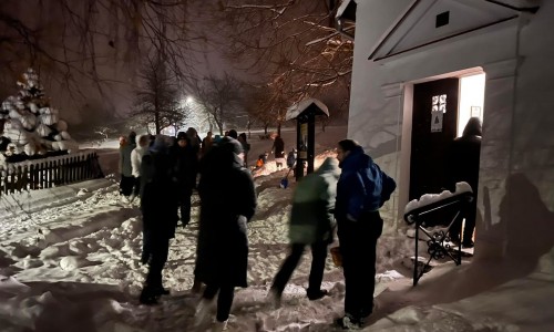 Štědrovečerní zpívání koled v kapličce ve Svinné